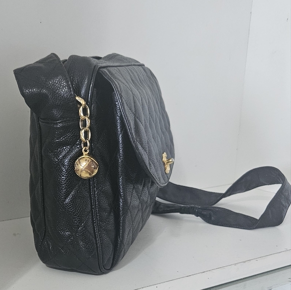 Authentic CHANEL Caviar black leather Crossbody/Shoulder Bag - Picture 7 of 16
